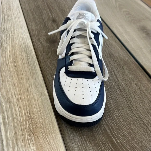 Nike Men's White and Navy Air Force One-Like New - Picture 3 of 8